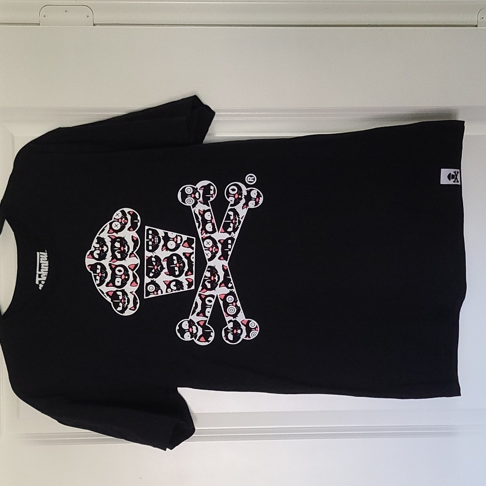 Women Johnny Cupcakes tee